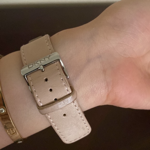 Vintage DKNY Blush Pink Watch - Picture 6 of 8